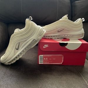 White Nike Air Max 97